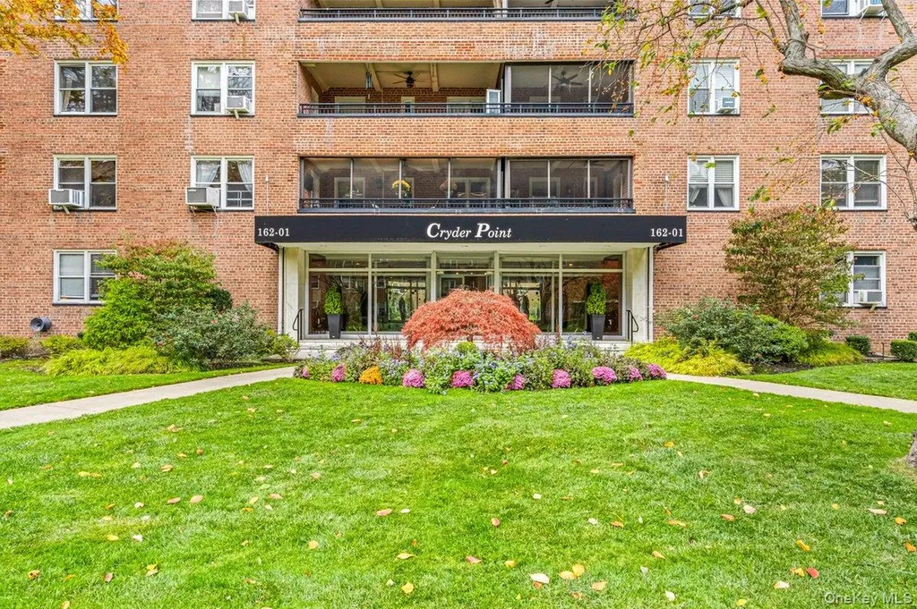 162-01 Powells Cove Boulevard Beechhurst NY 11357
