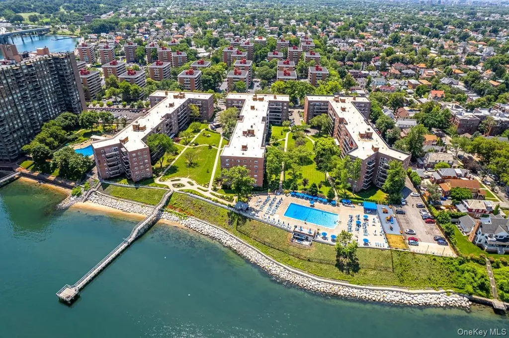 162-01 Powells Cove Boulevard Beechhurst NY 11357