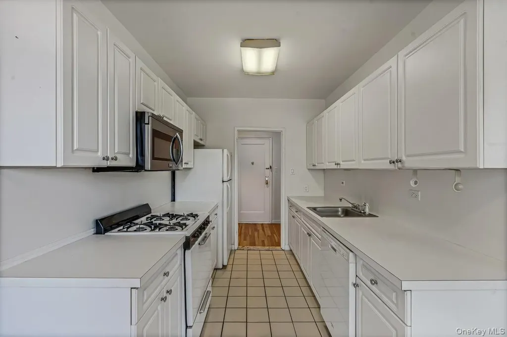 162-01 Powells Cove Boulevard Beechhurst NY 11357
