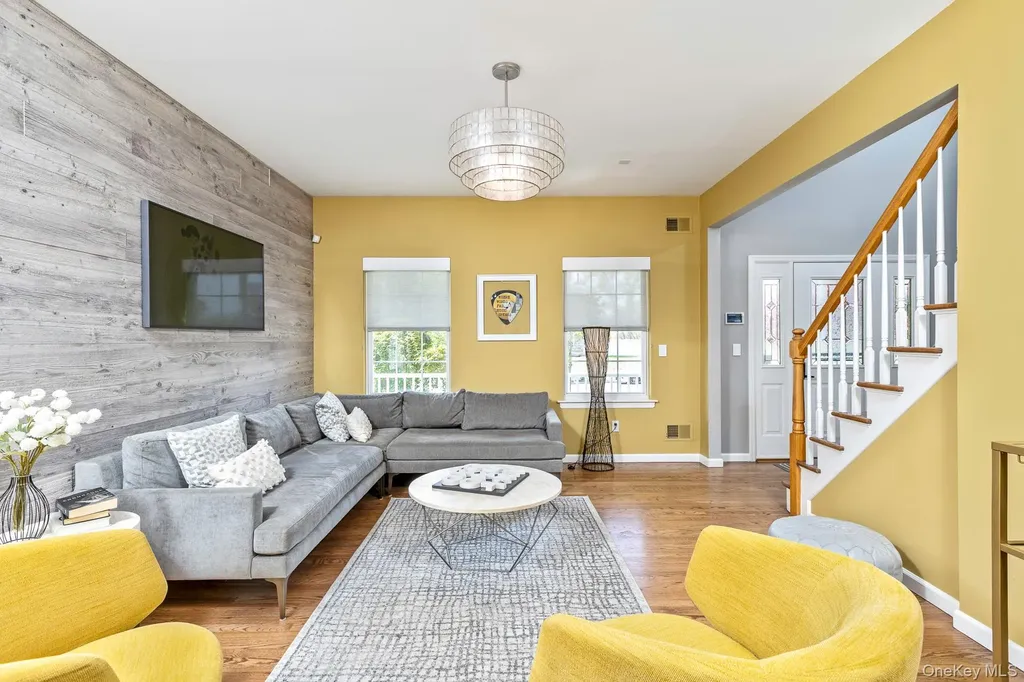 2 Crystal Court Smithtown NY 11787