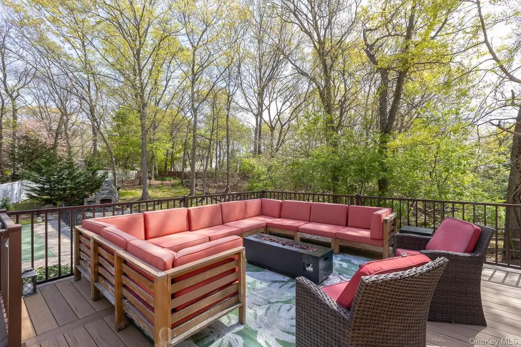2 Crystal Court Smithtown NY 11787