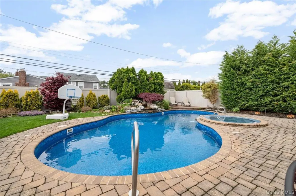 29 Acme Avenue Bethpage NY 11714