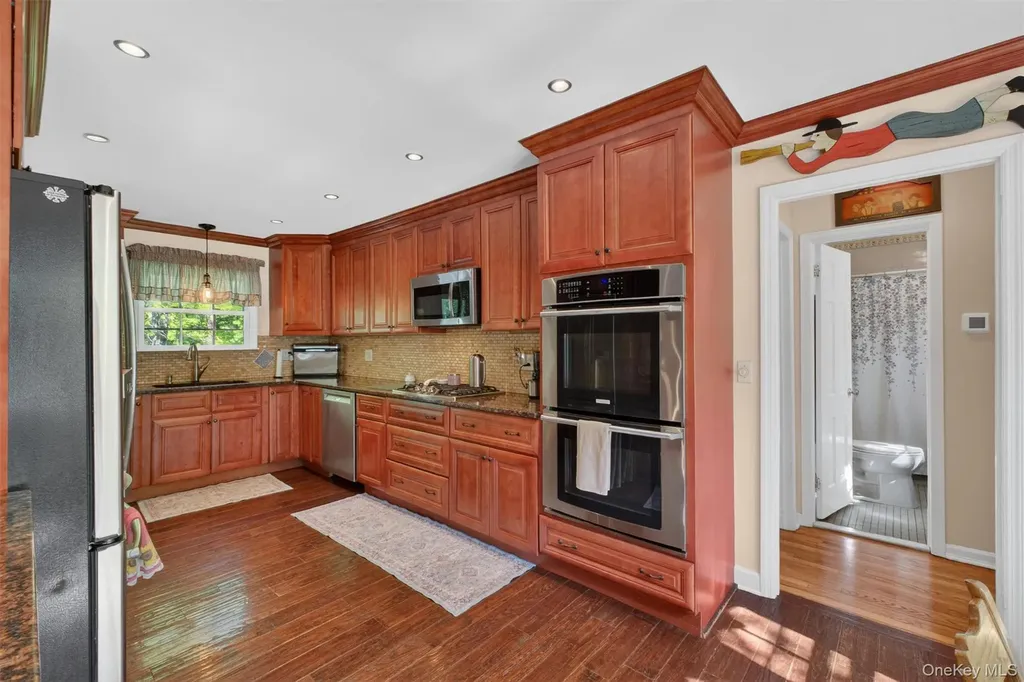 25 Susan Lane Poughkeepsie NY 12603