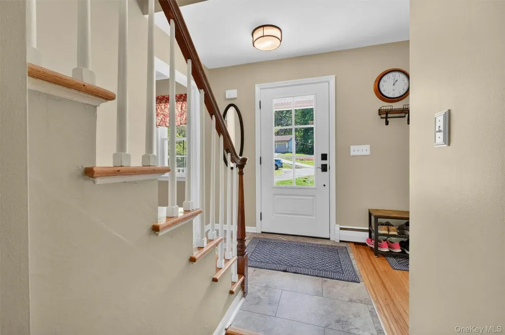 25 Susan Lane Poughkeepsie NY 12603