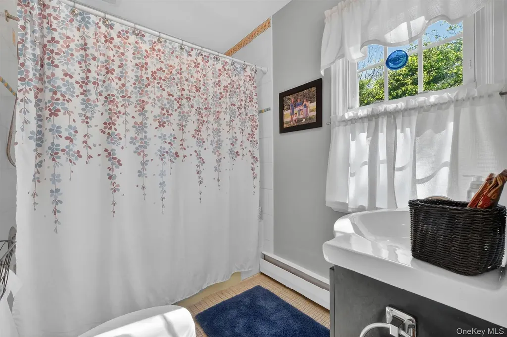 25 Susan Lane Poughkeepsie NY 12603