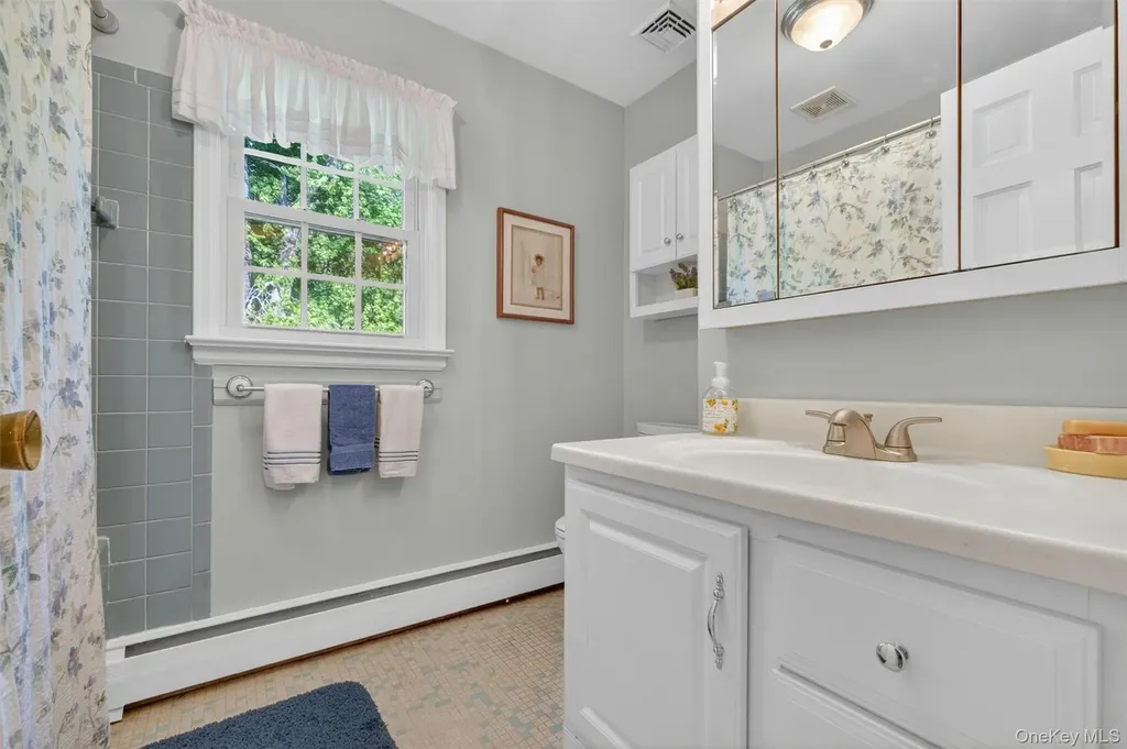 25 Susan Lane Poughkeepsie NY 12603
