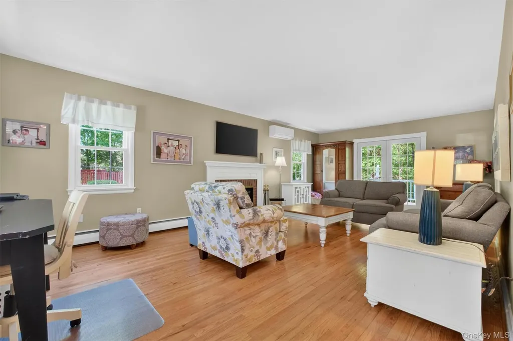 25 Susan Lane Poughkeepsie NY 12603