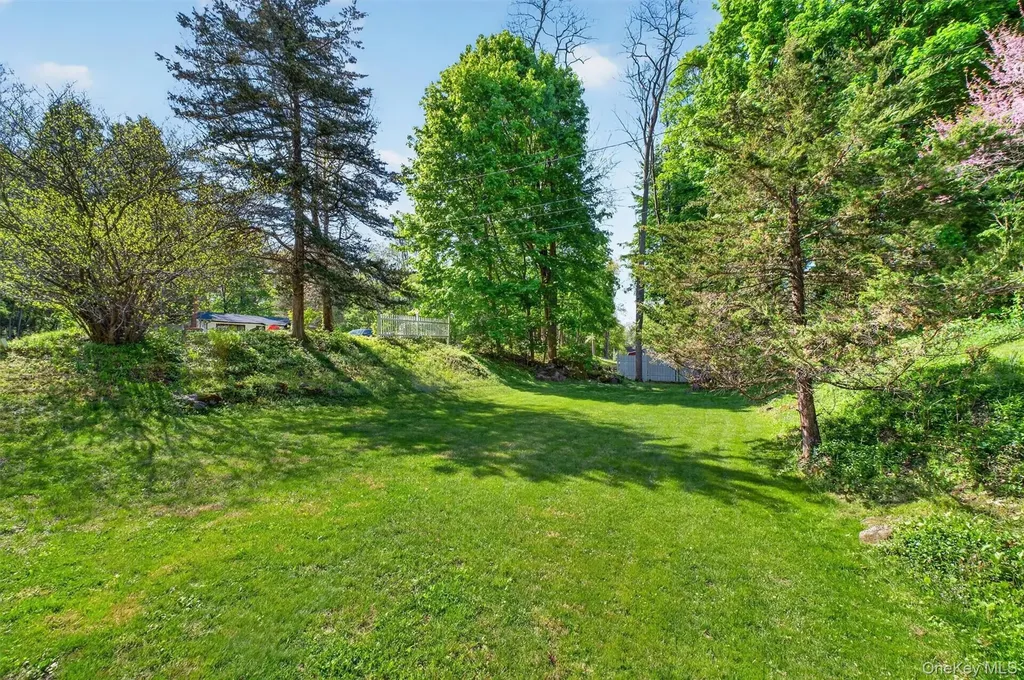 25 Susan Lane Poughkeepsie NY 12603