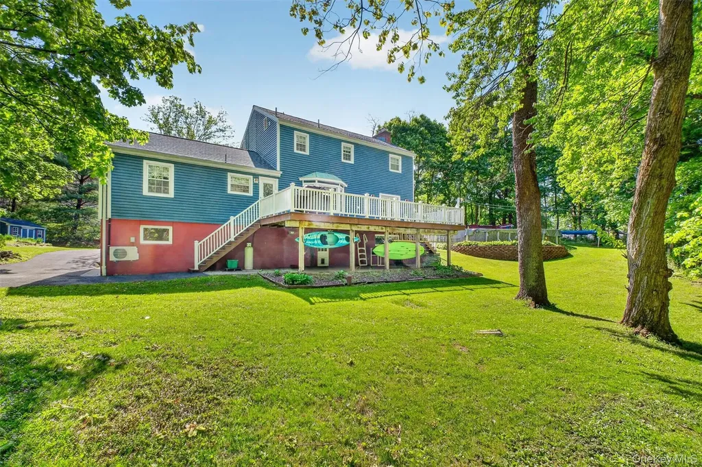 25 Susan Lane Poughkeepsie NY 12603