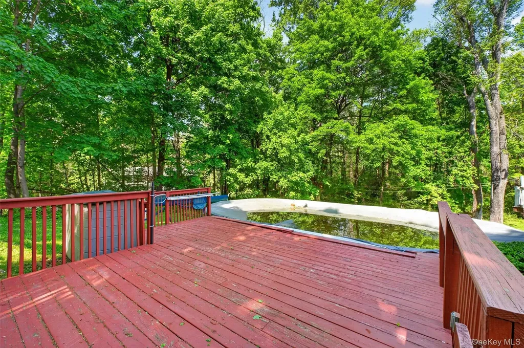 25 Susan Lane Poughkeepsie NY 12603