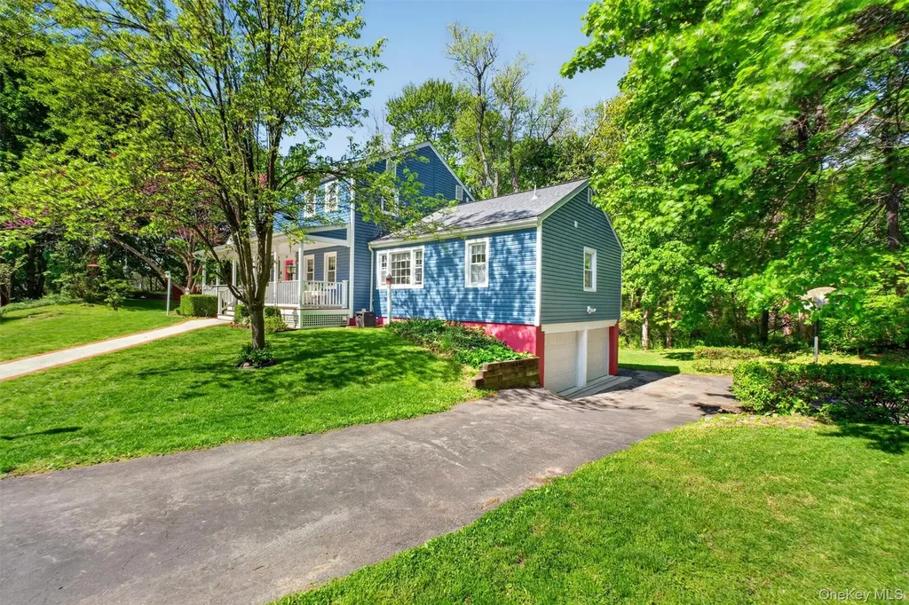 25 Susan Lane Poughkeepsie NY 12603