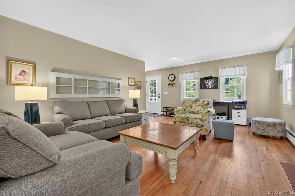25 Susan Lane Poughkeepsie NY 12603