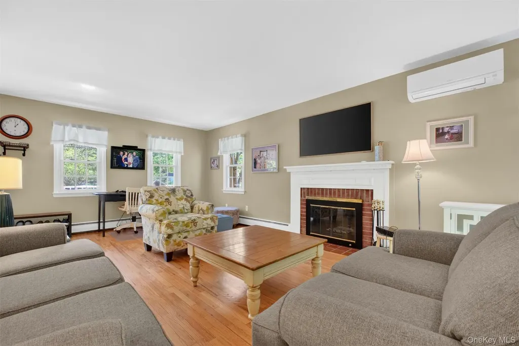 25 Susan Lane Poughkeepsie NY 12603