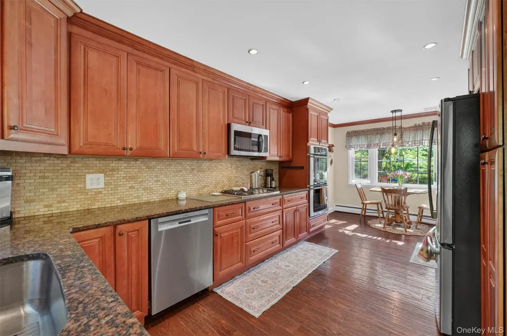 25 Susan Lane Poughkeepsie NY 12603