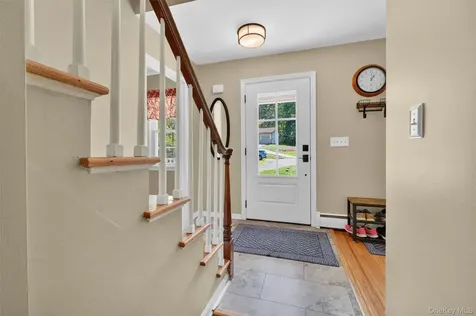 25 Susan Lane Poughkeepsie NY 12603