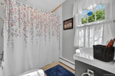 25 Susan Lane Poughkeepsie NY 12603