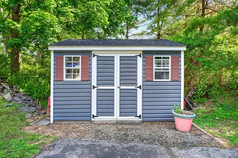 25 Susan Lane Poughkeepsie NY 12603