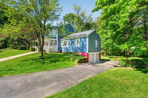 25 Susan Lane Poughkeepsie NY 12603