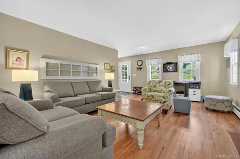 25 Susan Lane Poughkeepsie NY 12603