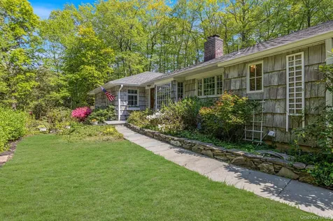 11 North Road Oyster Bay Cove NY 11771