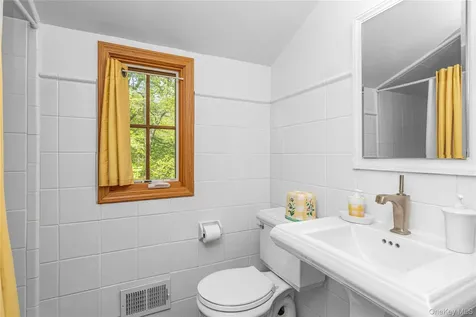 11 North Road Oyster Bay Cove NY 11771