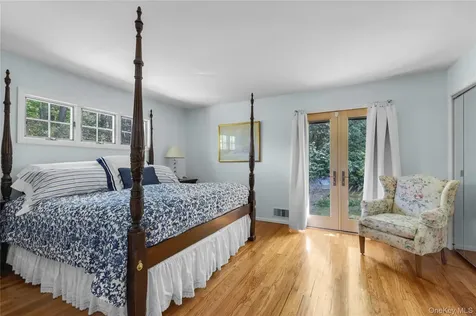 11 North Road Oyster Bay Cove NY 11771