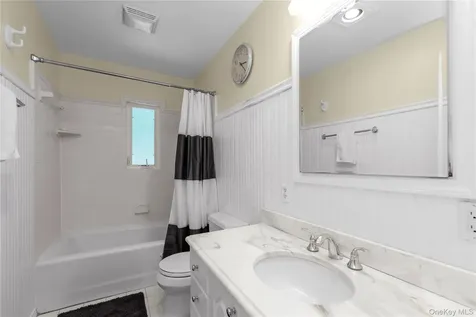11 North Road Oyster Bay Cove NY 11771
