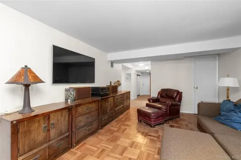 11 North Road Oyster Bay Cove NY 11771