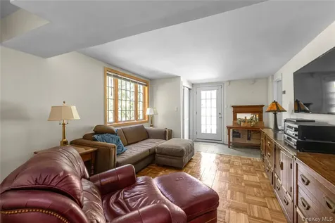 11 North Road Oyster Bay Cove NY 11771