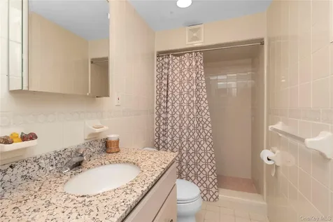 11 North Road Oyster Bay Cove NY 11771