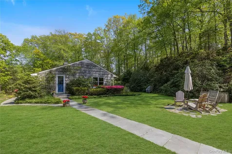 11 North Road Oyster Bay Cove NY 11771