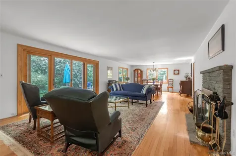 11 North Road Oyster Bay Cove NY 11771