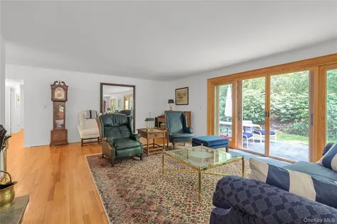 11 North Road Oyster Bay Cove NY 11771