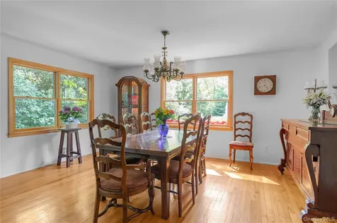 11 North Road Oyster Bay Cove NY 11771