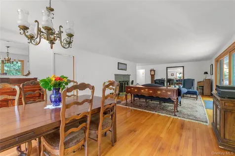 11 North Road Oyster Bay Cove NY 11771