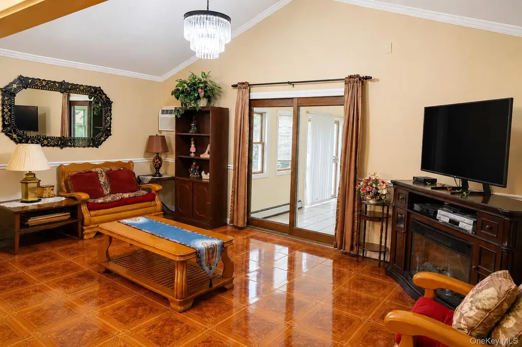66 Grace Lane Levittown NY 11756