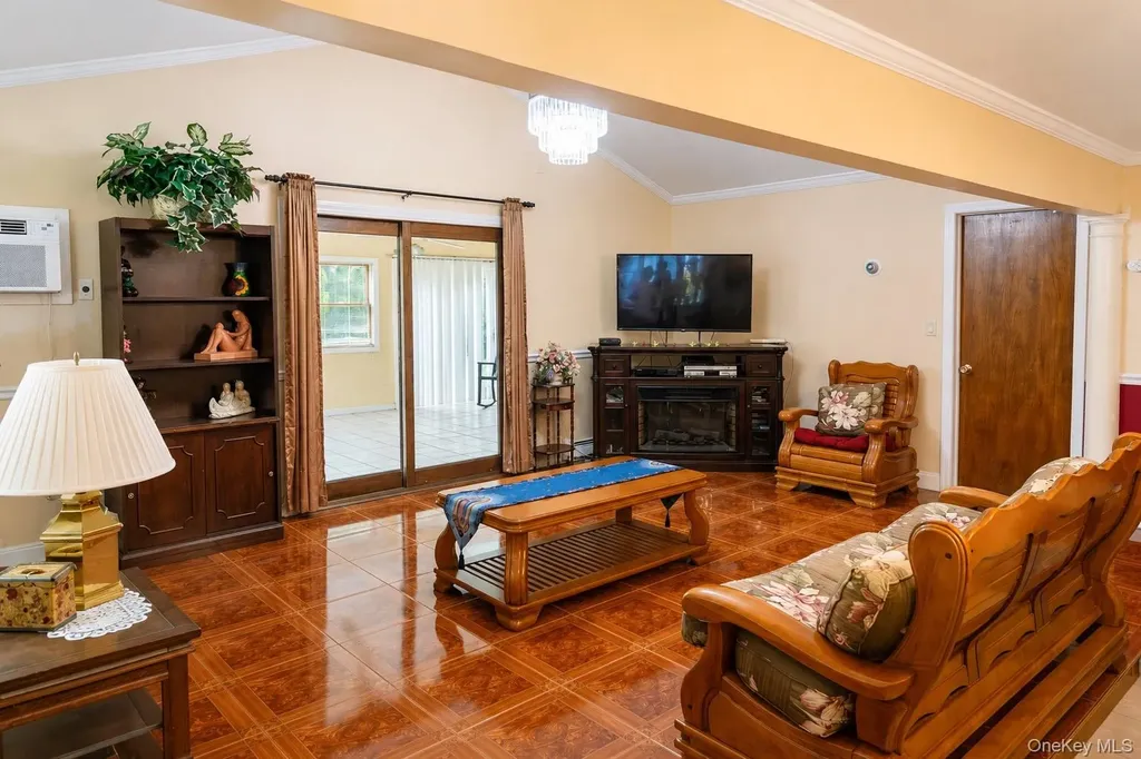 66 Grace Lane Levittown NY 11756