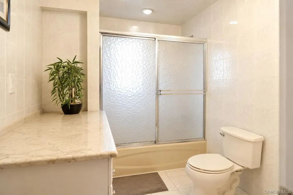 66 Grace Lane Levittown NY 11756