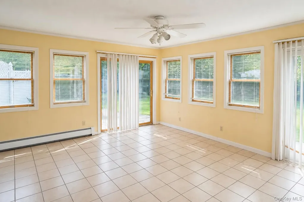 66 Grace Lane Levittown NY 11756