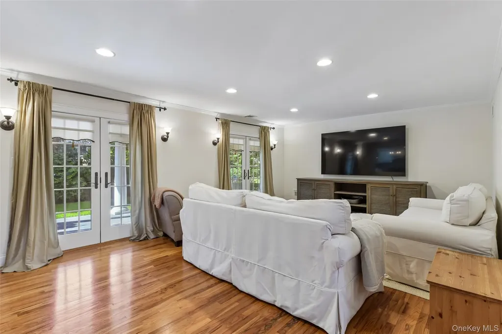 111 Palmyra Avenue Woodmere NY 11598