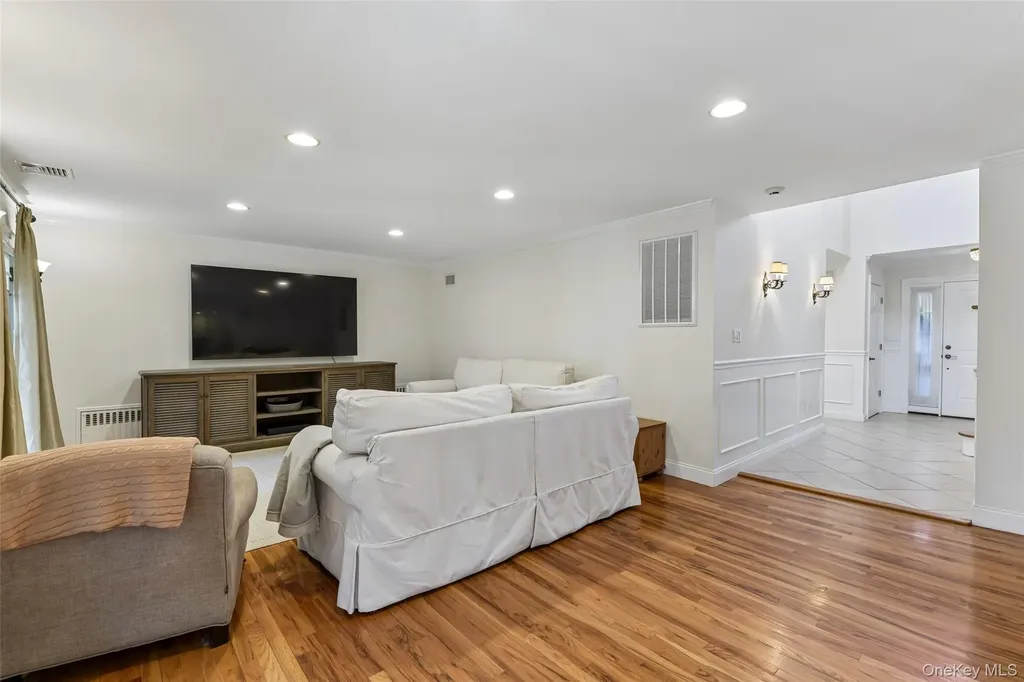 111 Palmyra Avenue Woodmere NY 11598