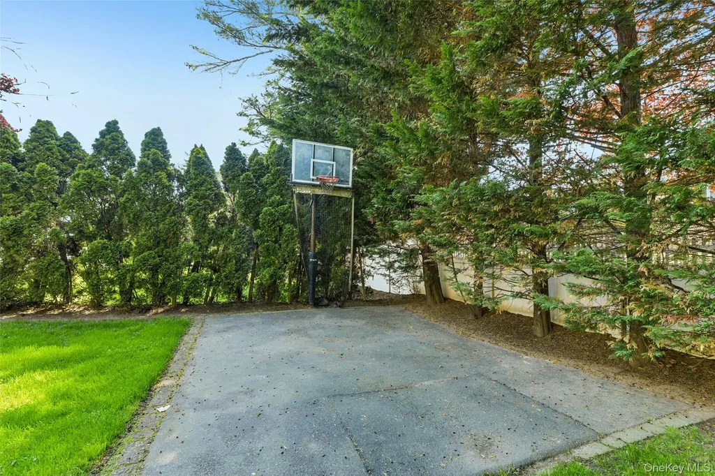 111 Palmyra Avenue Woodmere NY 11598