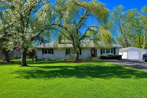 5 Stillwood Road Brookhaven NY 11719