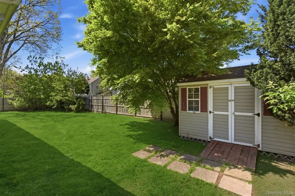 5 E Haven Lane East Northport NY 11731