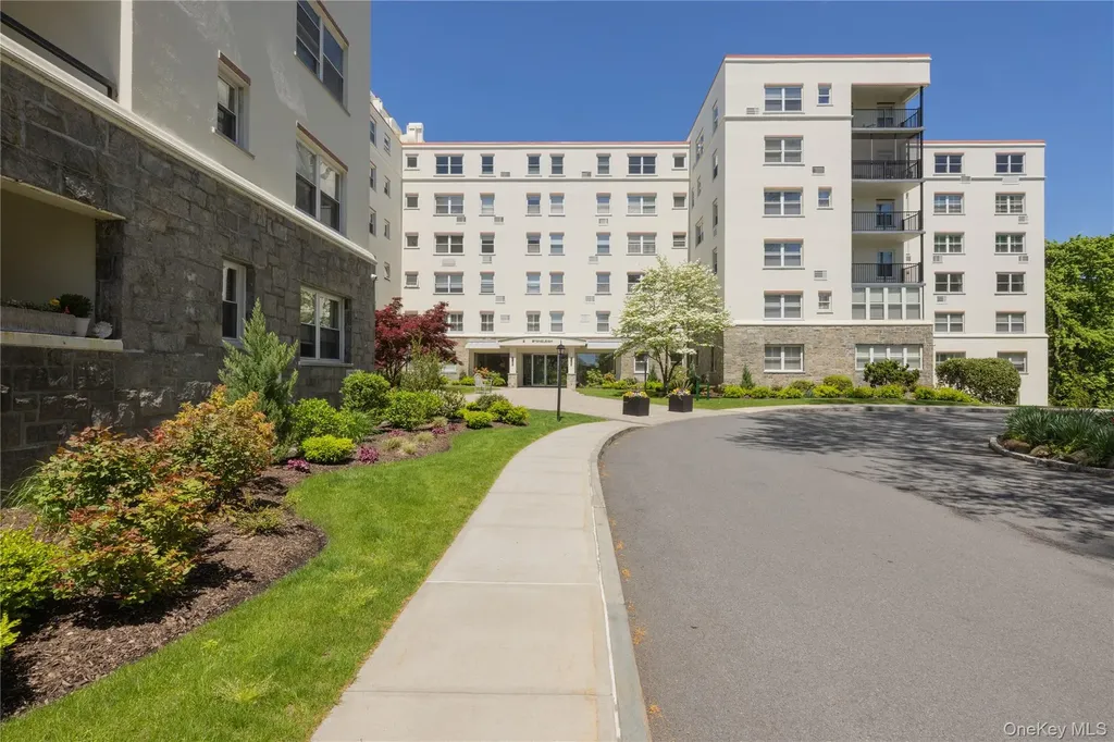 1 Stoneleigh Bronxville NY 10708