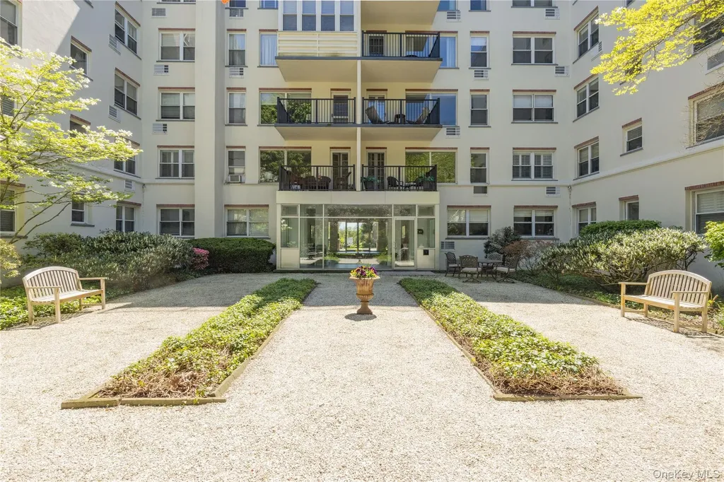 1 Stoneleigh Bronxville NY 10708