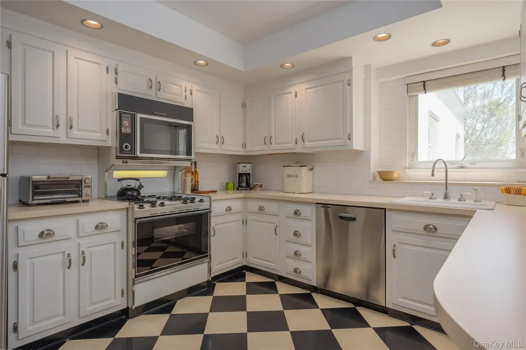 1 Stoneleigh Bronxville NY 10708