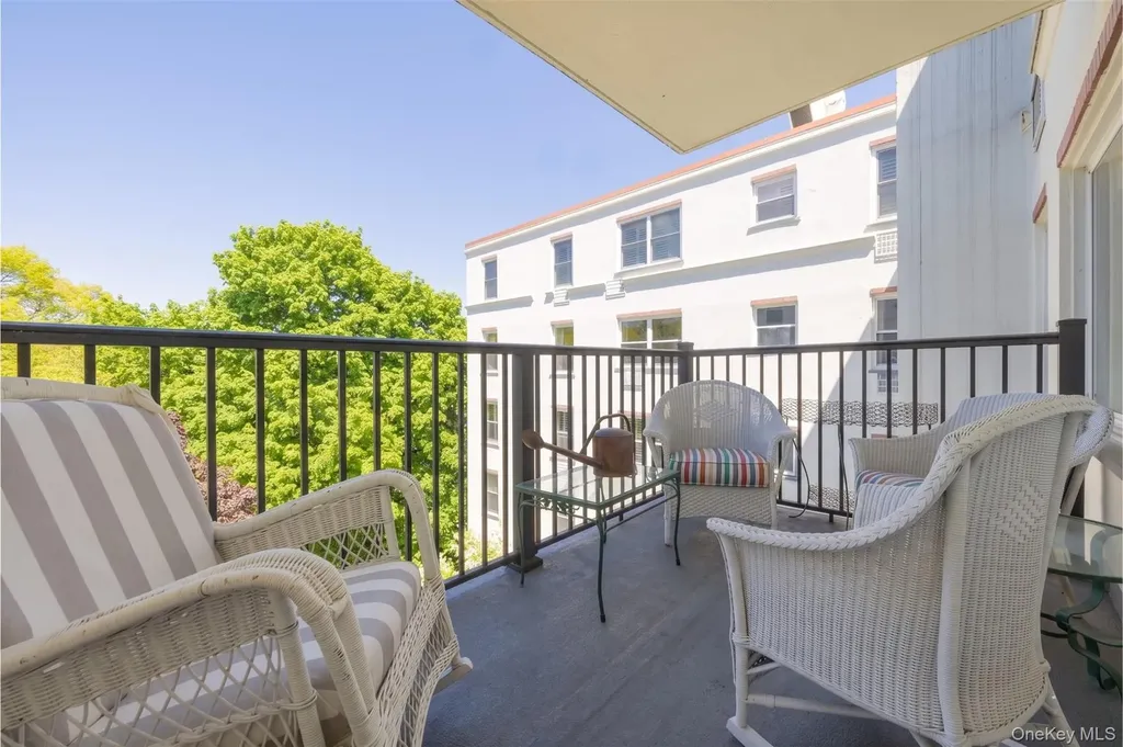 1 Stoneleigh Bronxville NY 10708
