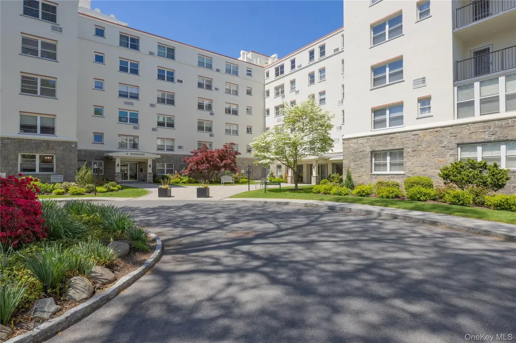 1 Stoneleigh Bronxville NY 10708