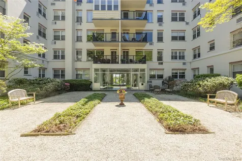 1 Stoneleigh Bronxville NY 10708